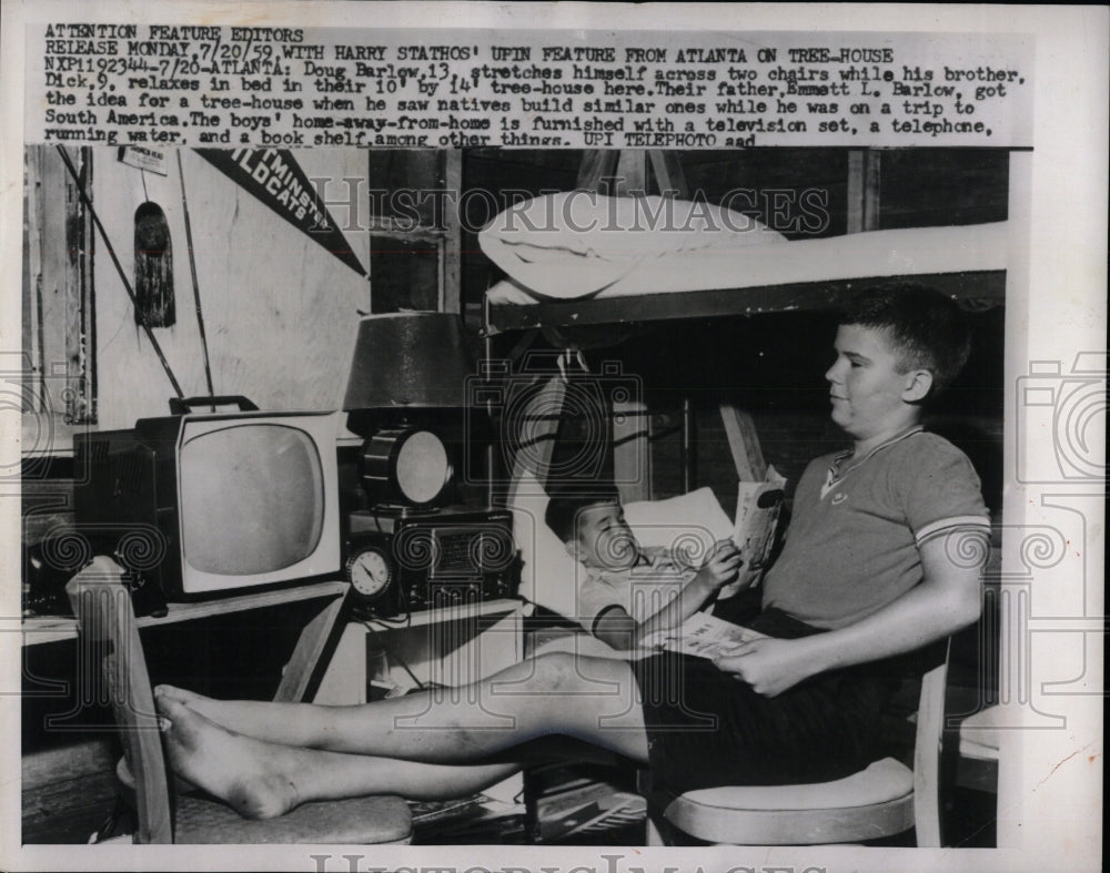 1959 Press Photo Brothers Relax Treehouse Father Built - RRW93933 - Historic Images