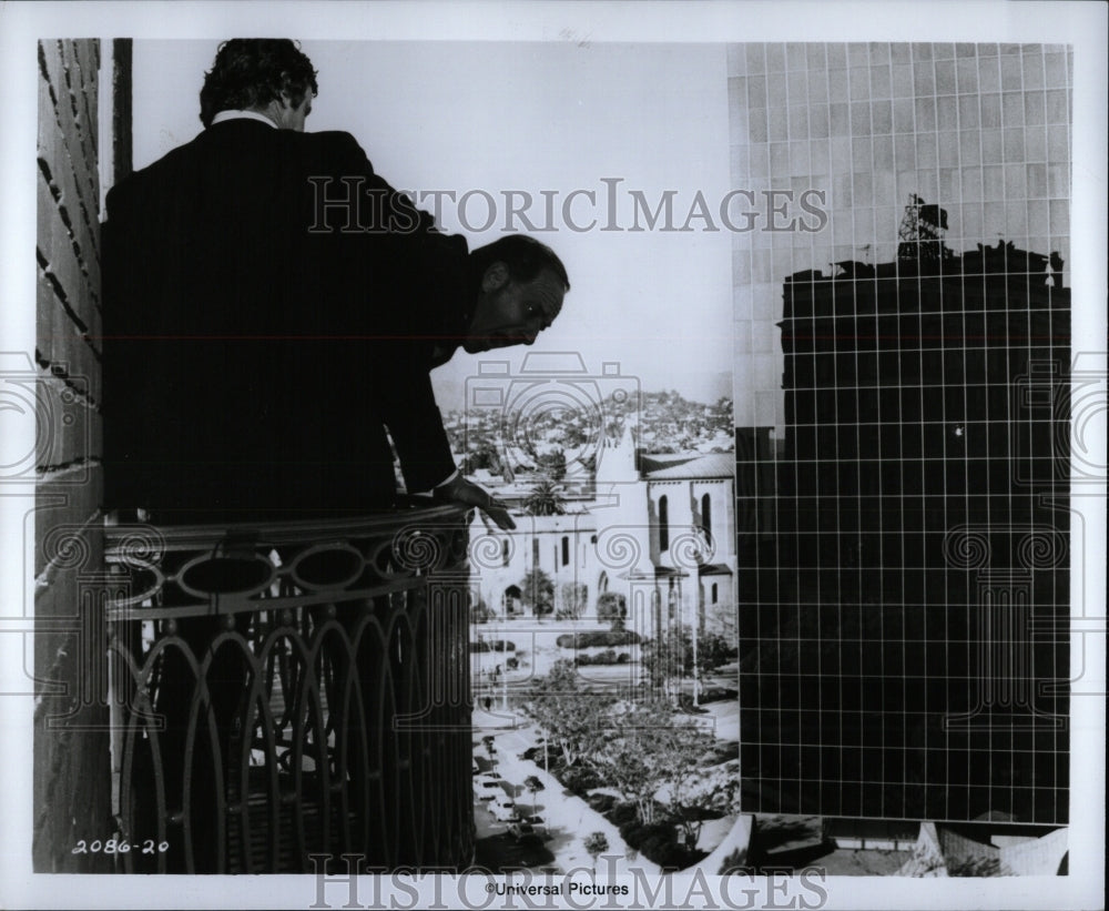 1976 Press Photo Jack Klugman Two Minute Warning - RRW94075 - Historic Images