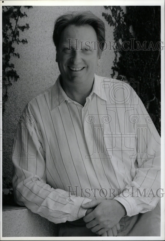 1989 Press Photo Actor Jeffrey Jones - RRW94149 - Historic Images