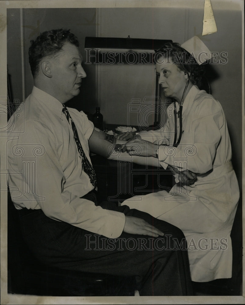 1944 Press Photo Ned Smith Blood Donor - RRW94521 - Historic Images