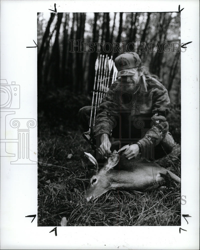 1990 Press Photo Ted Nugent Rock roll duck day bow tag - RRW94607 - Historic Images