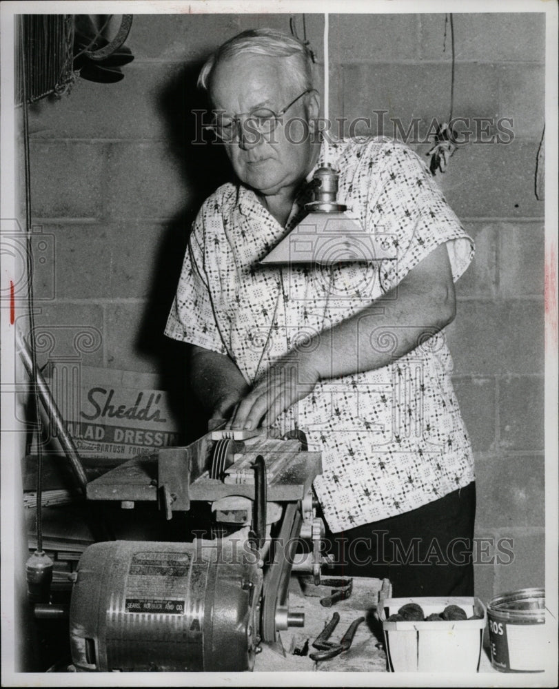 1958 Press Photo Breckmann work souvenir shop blade saw - RRW94623 - Historic Images