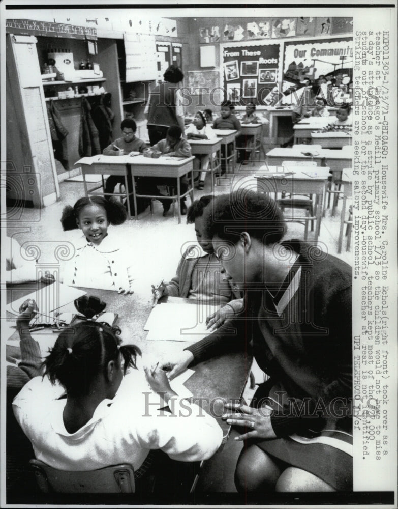 1971 Press Photo Teachers Strike Medill Primary School - RRW94637 - Historic Images