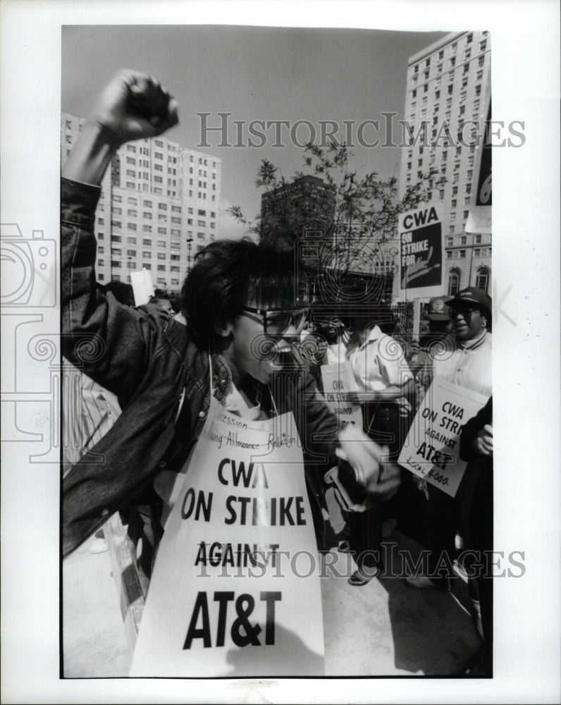 1986 Press Photo AT &amp; T Strikers Rally Tracene White - RRW94643 - Historic Images