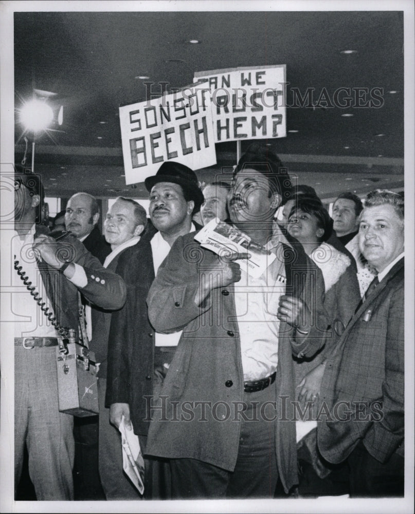 1970 Press Photo ostal North Meeting Nonsocial Detroit - RRW94709 - Historic Images