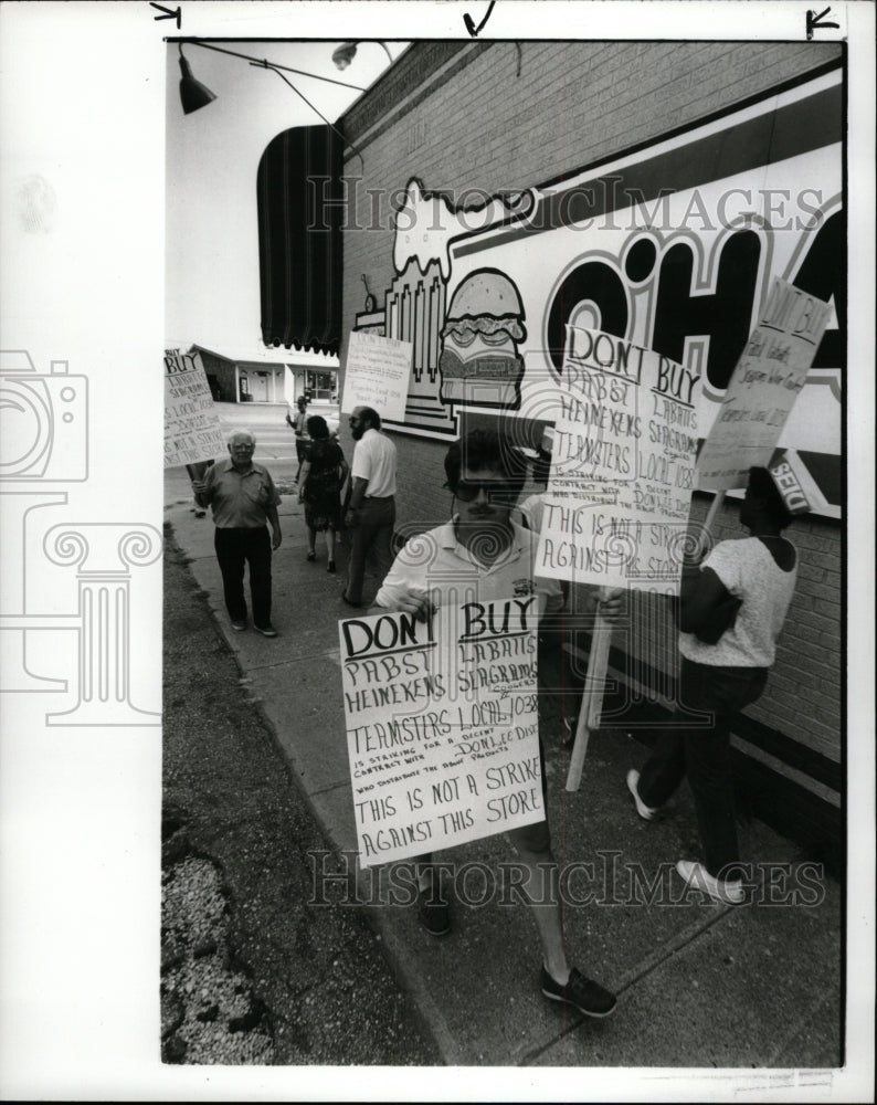 1987 Press Photo O Hannan bar Allen Park Beer Teamster - RRW94779 - Historic Images