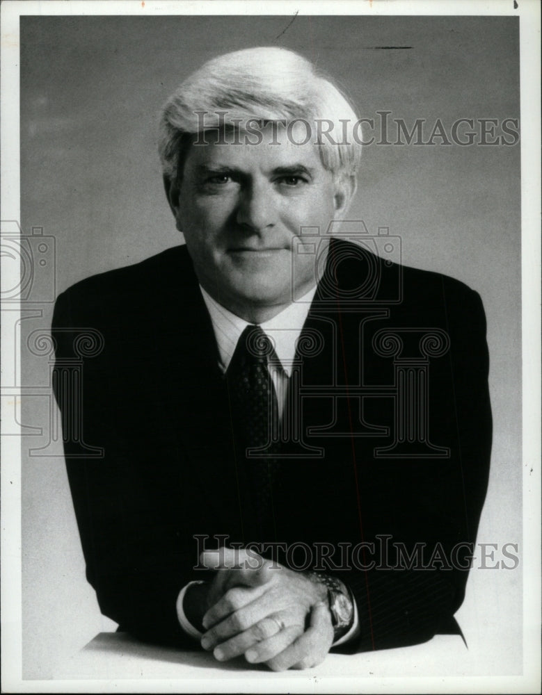 1986 Press Photo Phil Donahue Examines Human Animals - RRW94801 - Historic Images