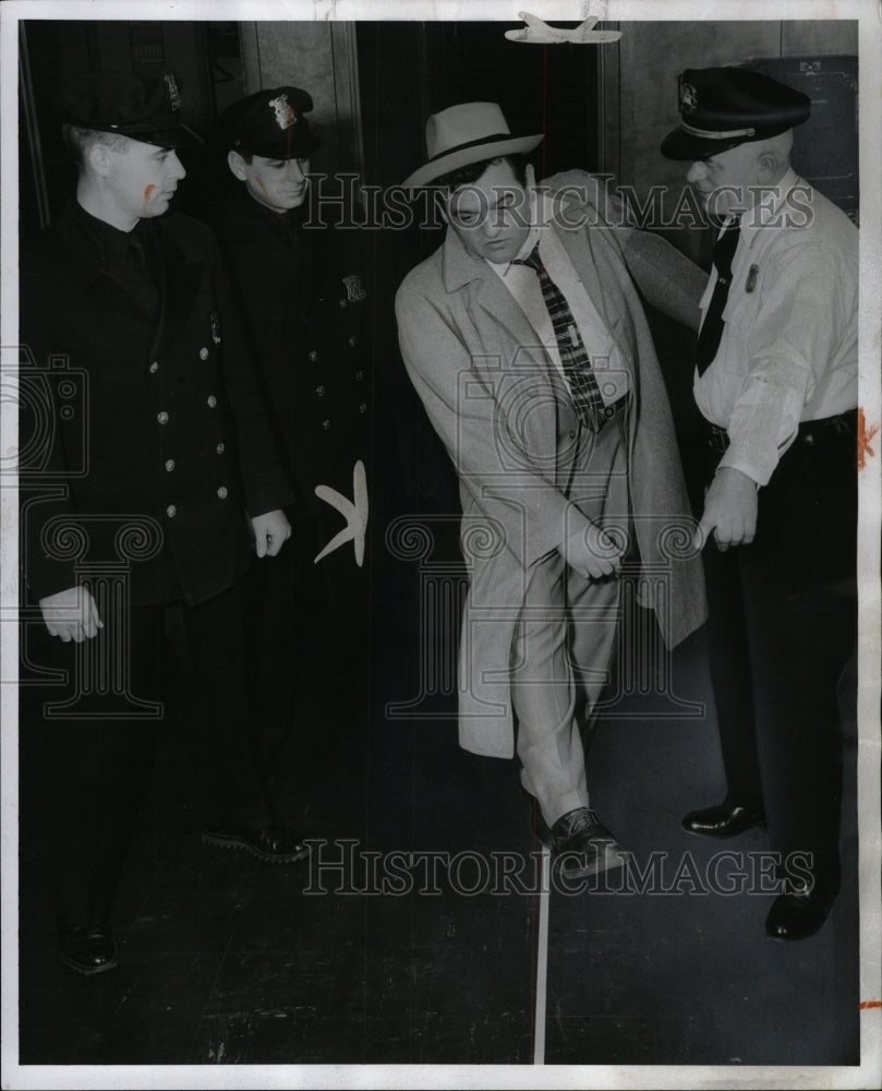 1959 Press Photo Police officer administering a drunk t - RRW94857 - Historic Images