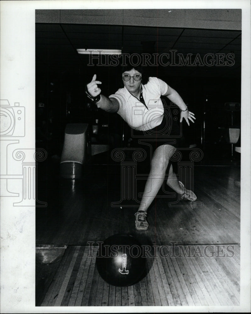 1984 Press Photo Pro Bowler Dina Mazzi Jones - RRW95173 - Historic Images