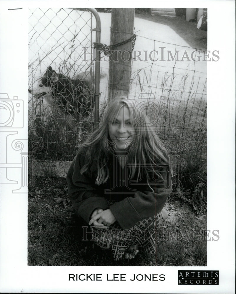 2001 Press Photo Singer Rickie Lee Jones - RRW95251 - Historic Images