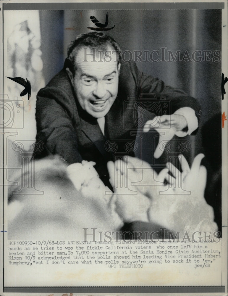 1968 Press Photo Richard Nixon Shake Hand Woo Fickle - RRW95411 - Historic Images