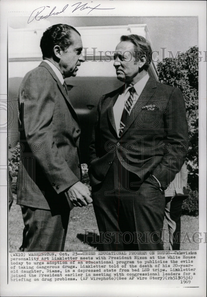 1969 Press Photo Art Link letter White House Nixon Old - RRW95429 - Historic Images