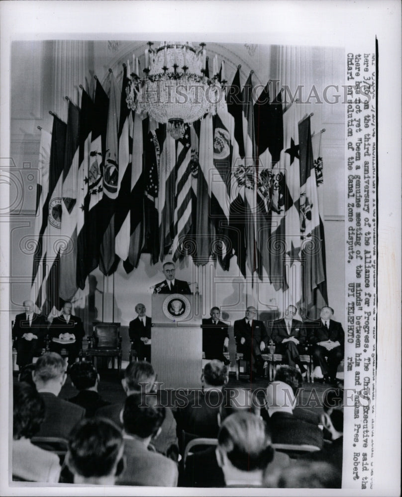 1964 Press Photo Alliance Johnson Robert Chiari Speak - RRW95435 - Historic Images