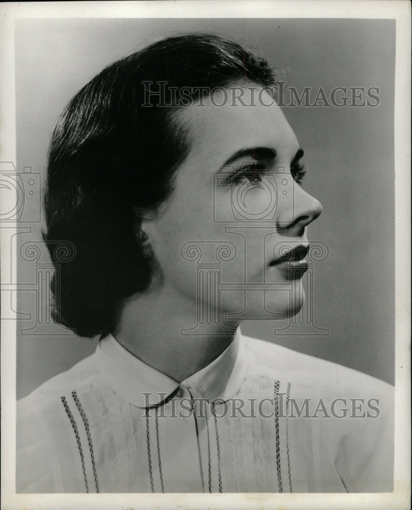 1960 Press Photo Picture show beautiful Lady Look - RRW95497 - Historic Images