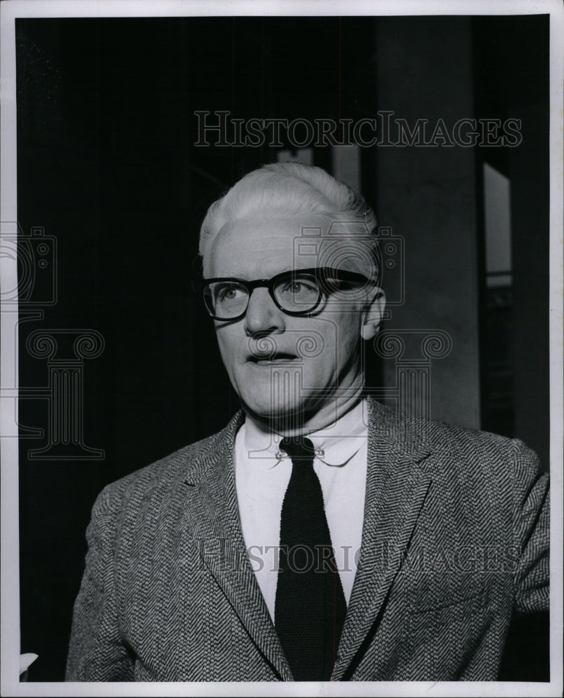 1966 Press Photo Doctor William Keast wears suit pose - RRW95609 - Historic Images