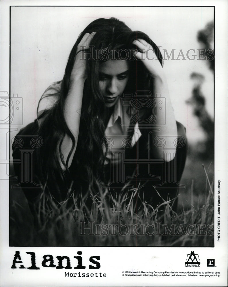 1995 Press Photo Alanis Nadine Morissette Canada Globe - RRW95623 - Historic Images