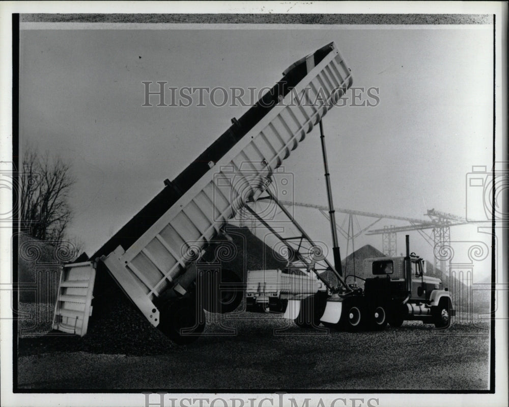 1984 Press Photo Truck Lorry Motor Vehicle Design Trans - RRW95649 - Historic Images