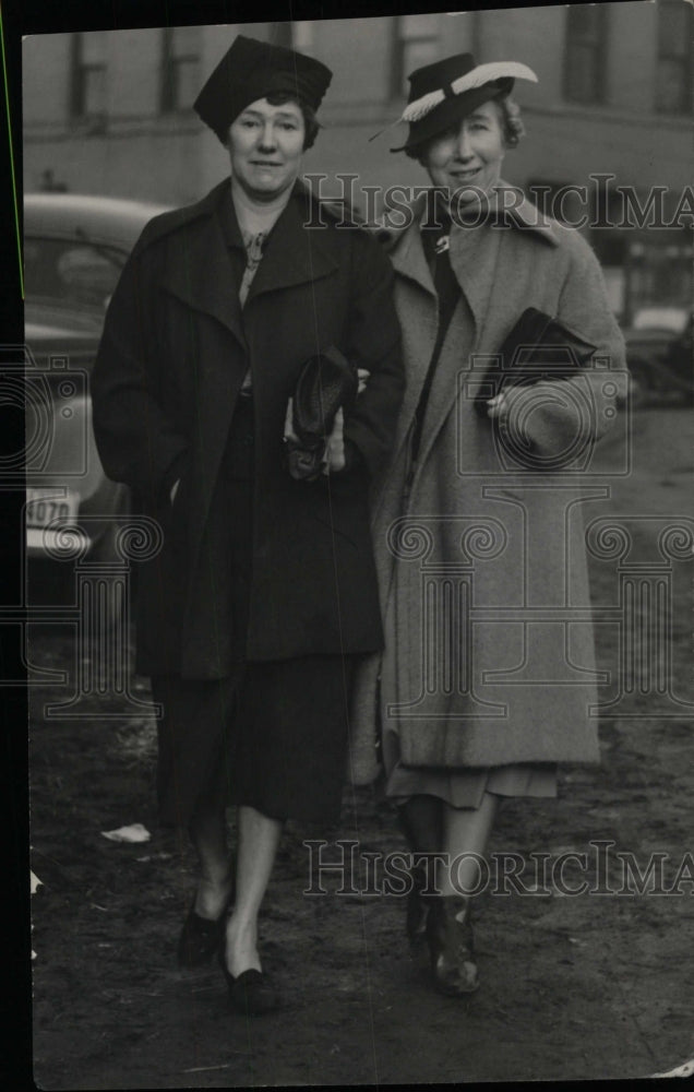 1938 Press Photo Mrs Ed McCrathy Verne Elliott Cheyenne - RRW95875 - Historic Images