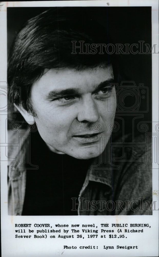 1977 Press Photo Robert Coover (Author) - RRW96133 - Historic Images