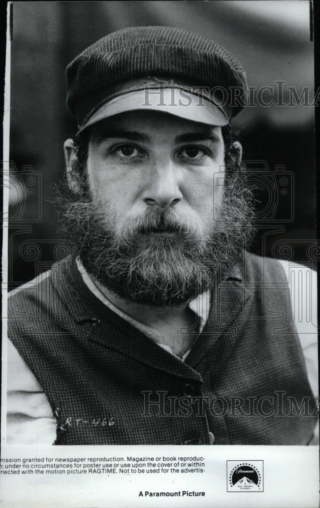 Press Photo Tateh Poor Vendor Strikes Rich Ragtime - RRW96209 - Historic Images