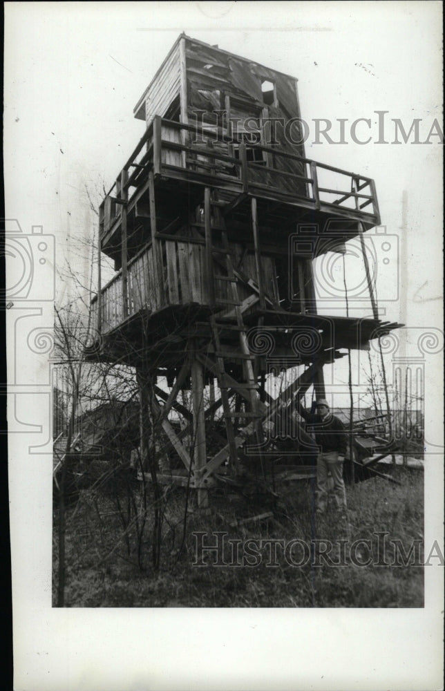 1985 Press Photo World War II Watchtower Michigan - RRW96213 - Historic Images