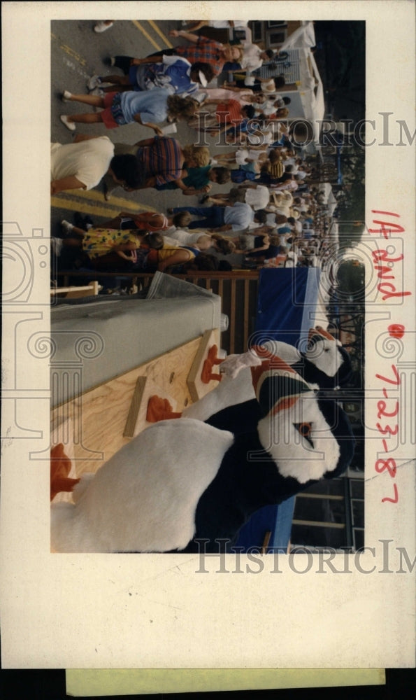 1984 Press Photo Ann Arbot Art Shows Michigan - RRW96295 - Historic Images