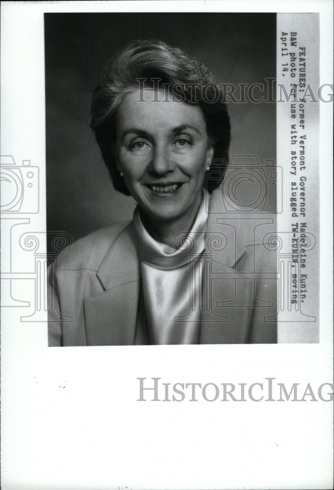 1992 Press Photo Madeleine Kunin Vermont Governor pose - RRW96339 - Historic Images