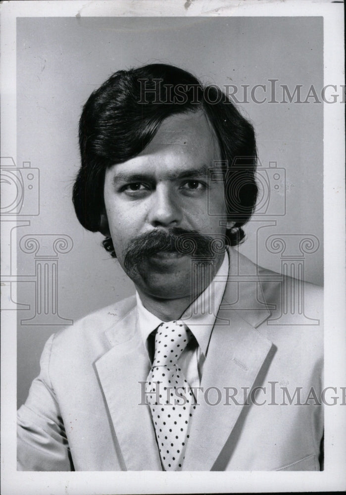 1974 Press Photo Robert Pisor long Mustaches - RRW96719 - Historic Images