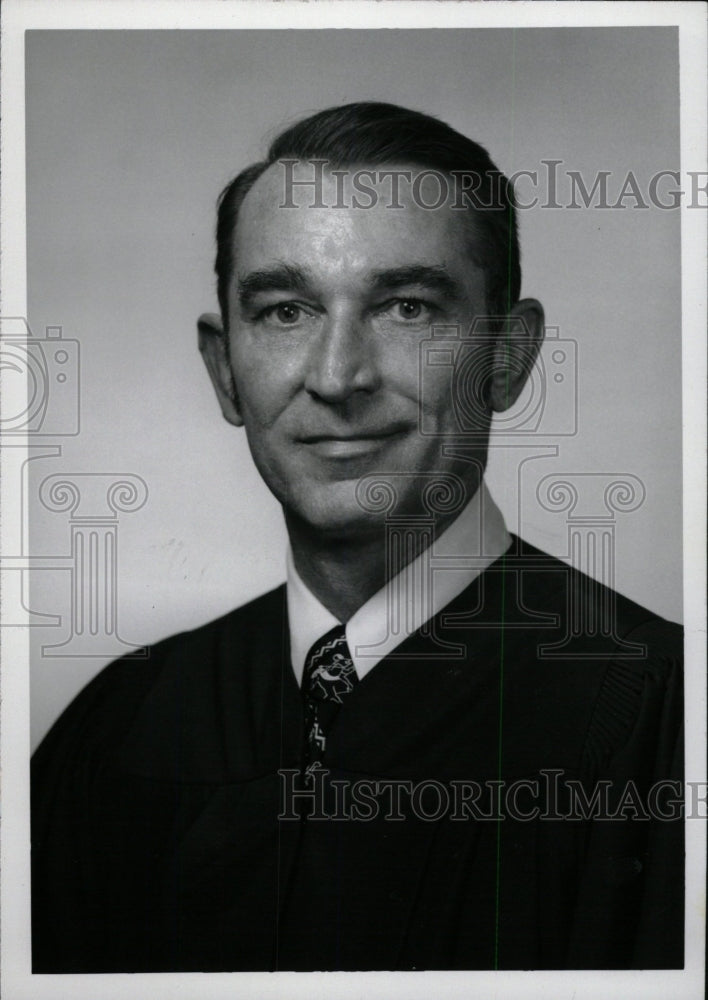 1974 Press Photo Montague Hunt district court judge - RRW96825 - Historic Images