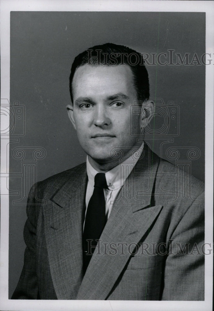 1962 Press Photo Britton Timby newsman reporter wears - RRW96867 - Historic Images