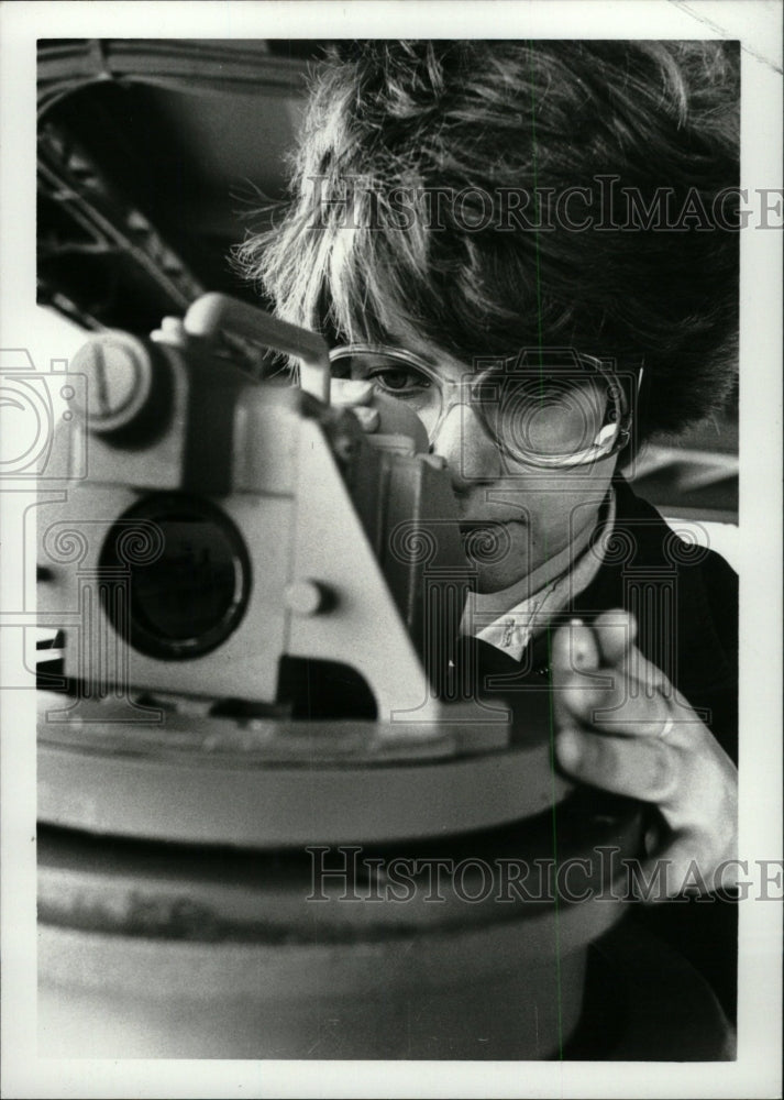 1980 Press Photo Ginny Hart Navy Headquarters Chicago - RRW96937 - Historic Images