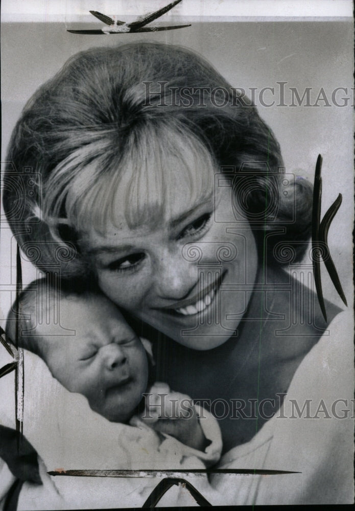 1963 Press Photo Actress Abby Dalton - RRW96983 - Historic Images