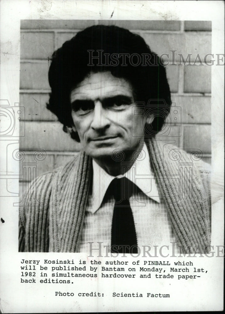 1982 Press Photo Jerzy Kosinski Pinball Bantam trade - RRW97053 - Historic Images