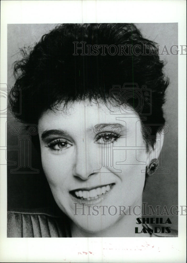 1992 Press Photo Sheila Landis singer entertainer music - RRW97077 - Historic Images