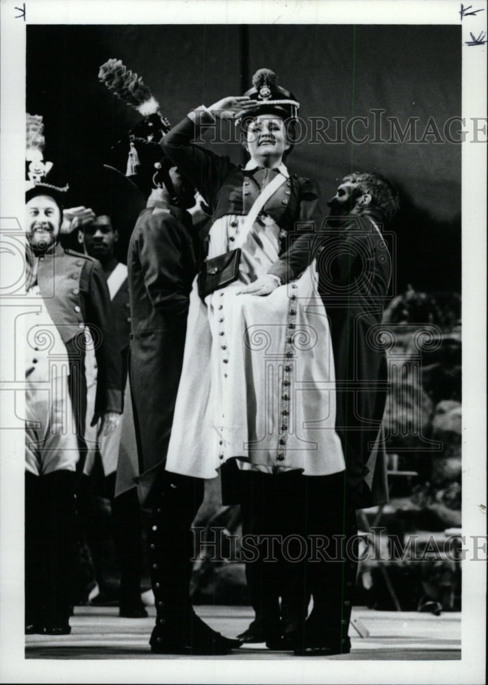 1994 Press Photo Tracy Dahl entertainer Regiment show - RRW97275 - Historic Images