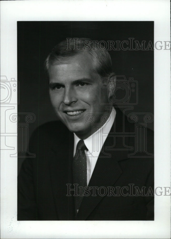 1989 Press Photo Donald Sullivan business executive CEO - RRW97523 - Historic Images