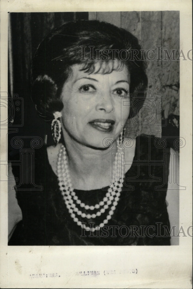 1962 Press Photo Mrs Ed Sullivan Showman Pose Jewels - RRW97531 - Historic Images