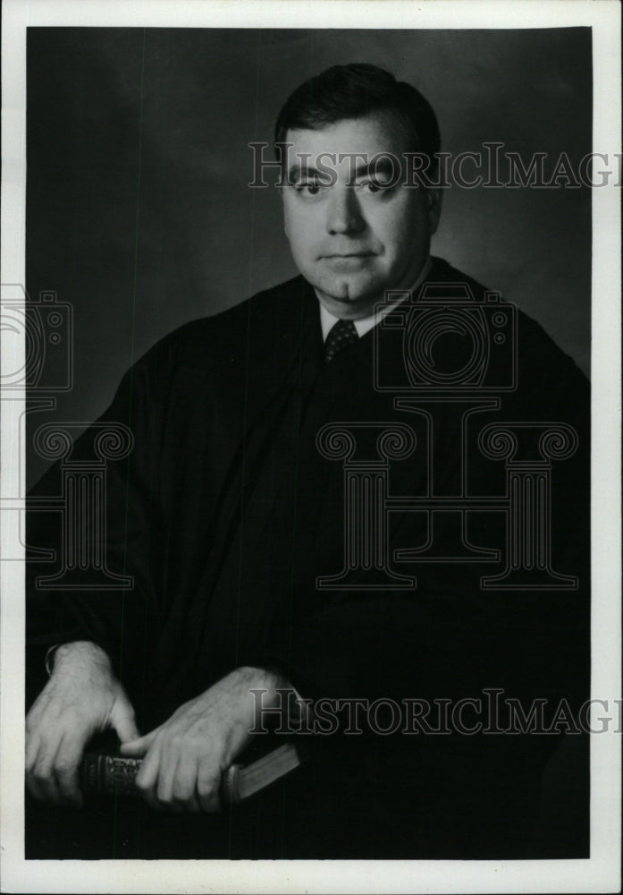 1985 Press Photo RICHARD F. SUHRHEINRIC JUDGE - RRW97563 - Historic Images