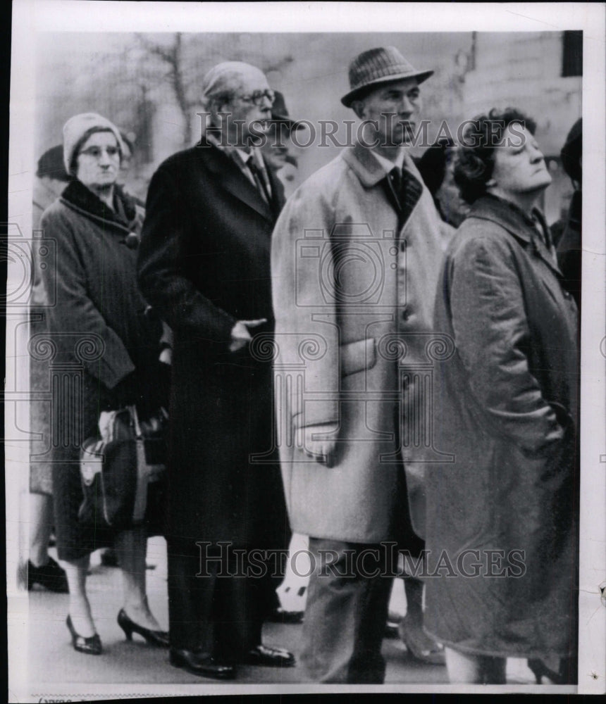 1963 Press Photo British Prime Minister Macmillan Bus - RRW97799 - Historic Images