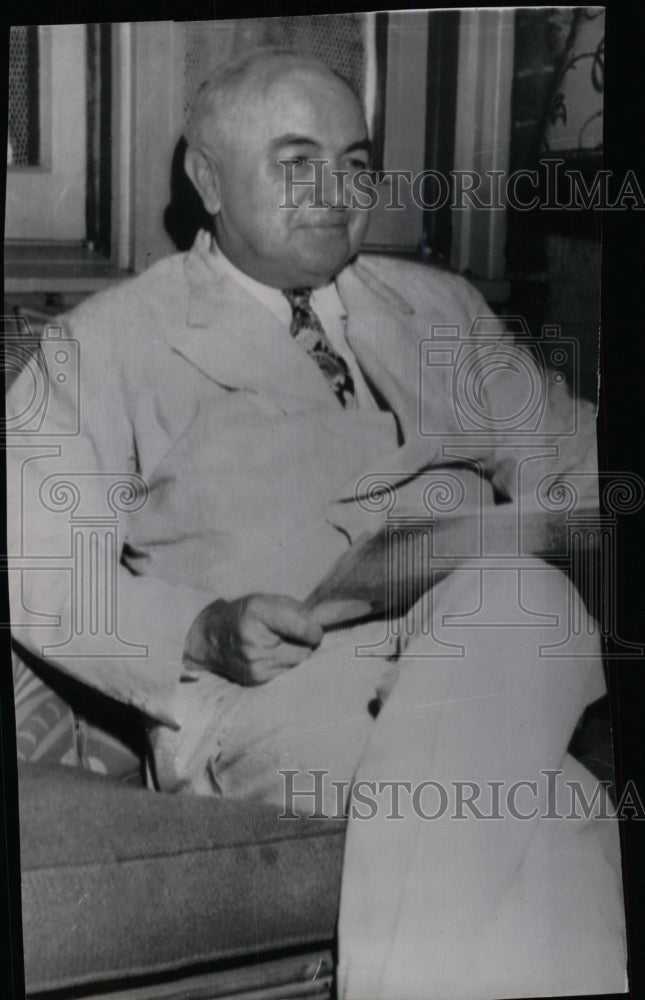 1946 Press Photo Sen Harley Kilgore sit on the lobby of - RRW97875 - Historic Images