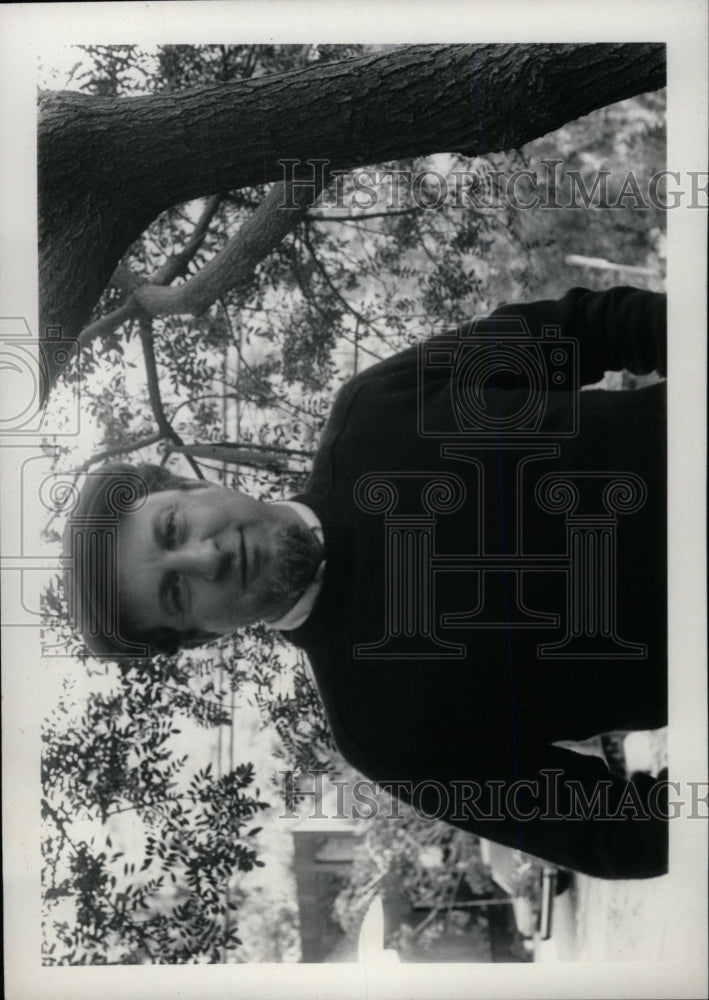 1982 Press Photo Robert Cohen Macbeth Director - RRW98145 - Historic Images