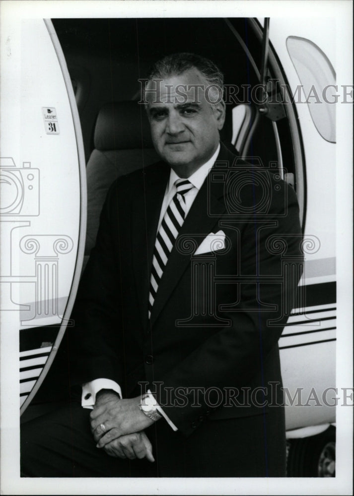 1989 Press Photo Brian E Barents Learjet Corp President - RRW98173 - Historic Images