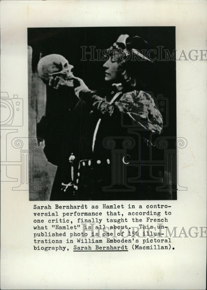 1975 Press Photo Sarah Bernhardt As Hamlet - RRW98199 - Historic Images