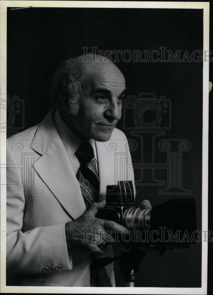 1979 Press Photo Edward DeCroce teaching photography - RRW98239 - Historic Images