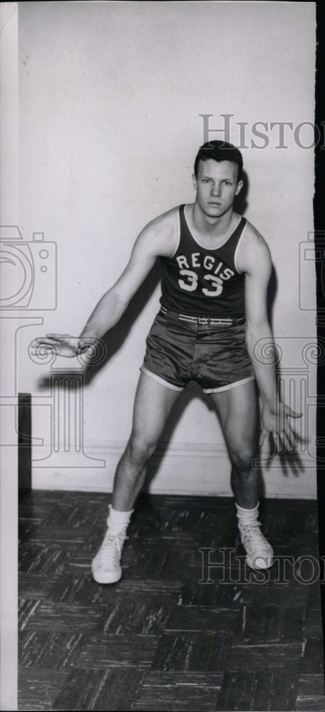 1952 Press Photo Bill Faddis basketball player Regis - RRW98415 - Historic Images