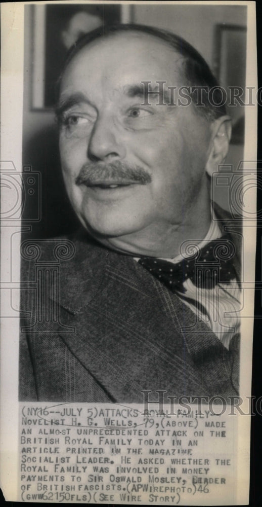 1946 Press Photo Herbert Wells English Author Attack Br - RRW98427 - Historic Images