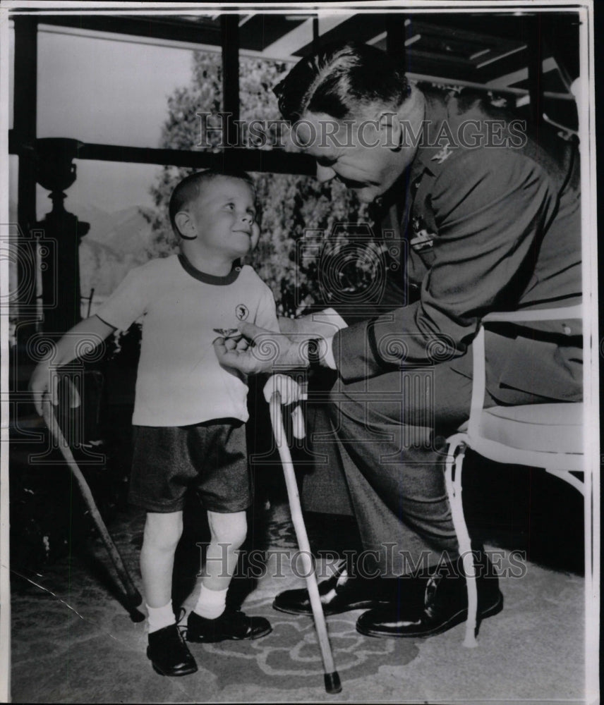 1966 Press Photo Cunningham Col. Green wings Palsy air - RRW98653 - Historic Images