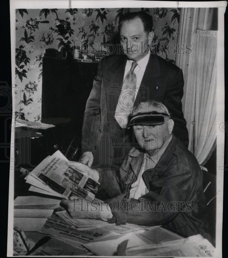 1954 Press Photo Pres. Garner reads Uvalde Leader-News - RRW98675 - Historic Images