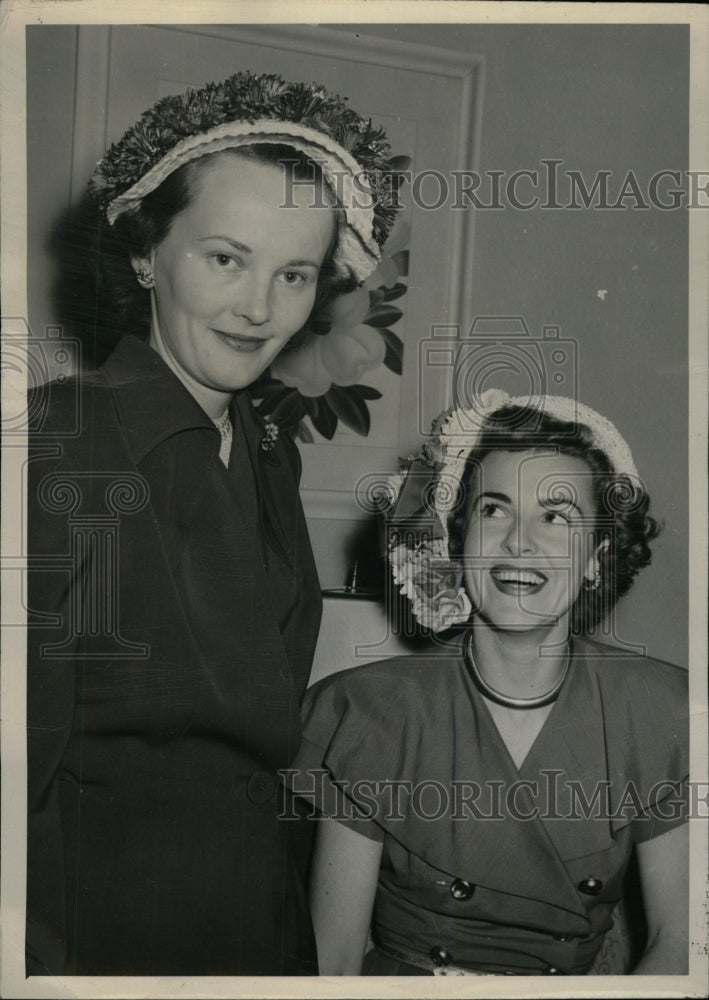 1949 Press Photo Smile Couple One Many Spring Luncheon - RRW98743 - Historic Images