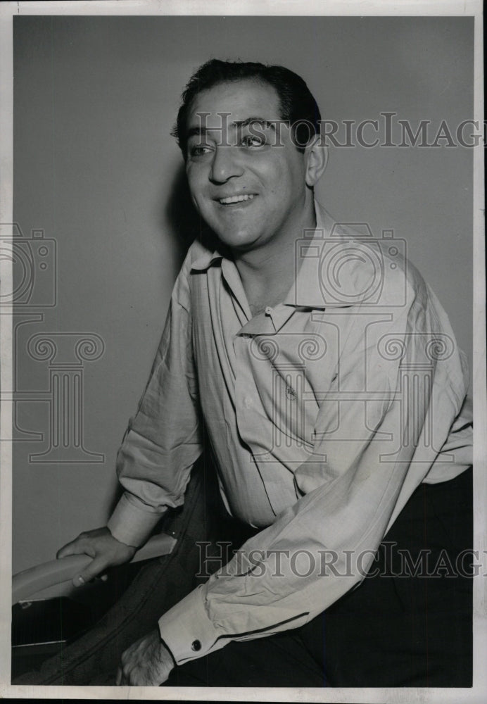 1951 Press Photo Robert Merrill American operatic - RRW98749 - Historic Images